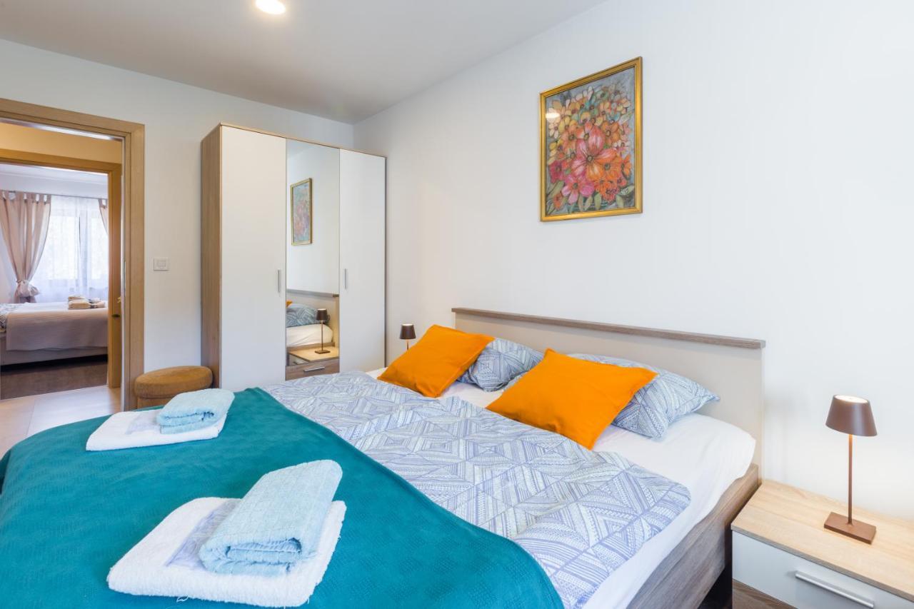 Alex Deluxe Apartments On Beach Porec Ngoại thất bức ảnh