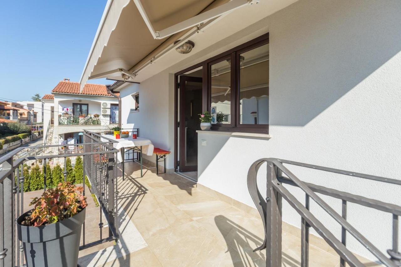 Alex Deluxe Apartments On Beach Porec Ngoại thất bức ảnh