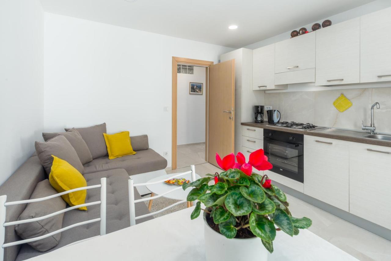 Alex Deluxe Apartments On Beach Porec Ngoại thất bức ảnh