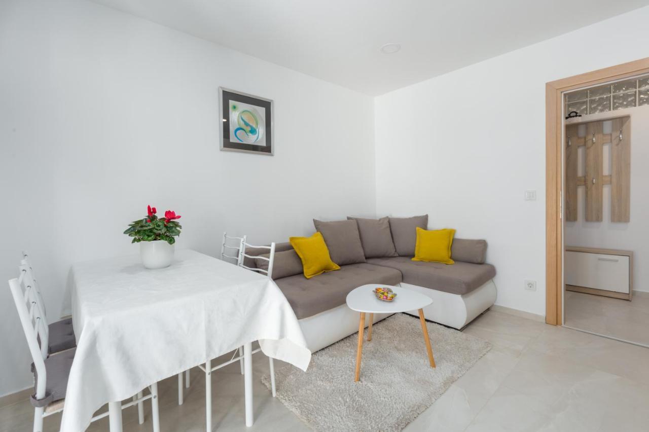 Alex Deluxe Apartments On Beach Porec Ngoại thất bức ảnh