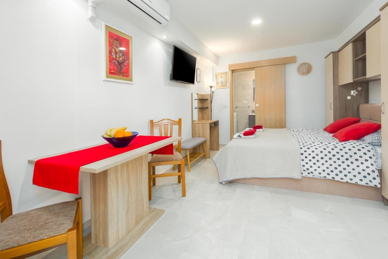 Alex Deluxe Apartments On Beach Porec Ngoại thất bức ảnh