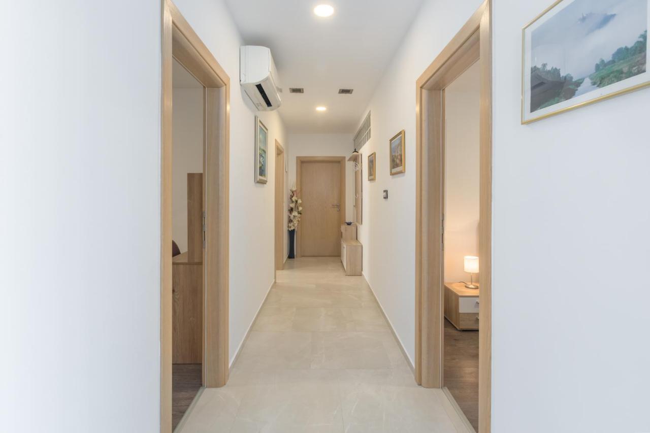 Alex Deluxe Apartments On Beach Porec Ngoại thất bức ảnh