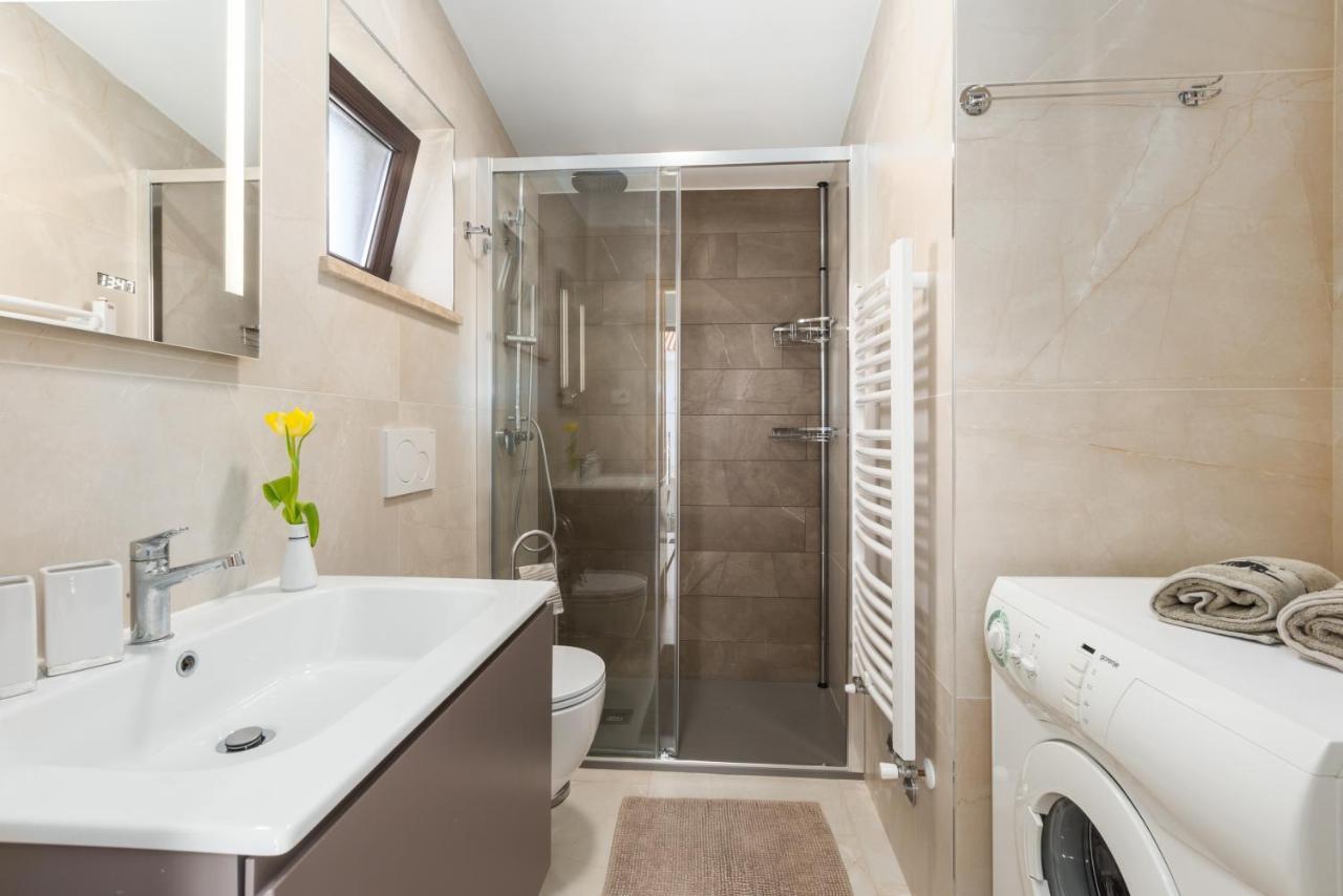 Alex Deluxe Apartments On Beach Porec Ngoại thất bức ảnh